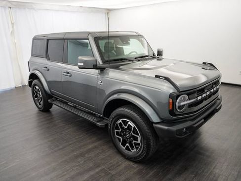 Used 2024 Ford Bronco Outer Banks AWD/4WD image 2