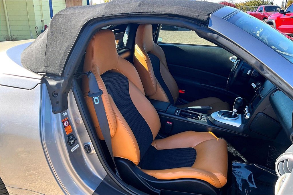 Used 2008 Nissan 350Z Grand Touring RWD image 10