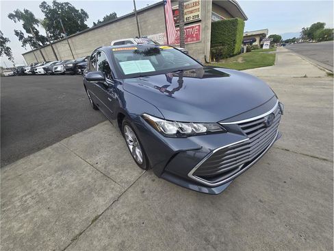 Used 2020 Toyota Avalon XLE w/ Moonroof Package FWD image 3