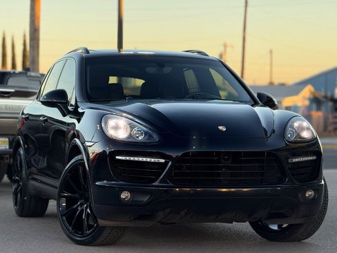 Used 2014 Porsche Cayenne Turbo image 2