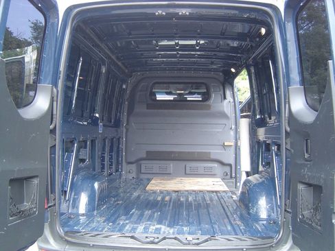 Used 2019 Freightliner Sprinter 2500 RWD image 10
