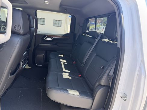 Used 2023 GMC Sierra 1500 Denali w/ Denali Reserve Package AWD/4WD image 11
