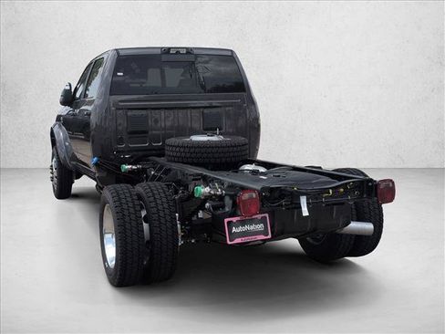 New 2026 RAM 4500 4x4 Crew Cab DRW w/ Laramie Trim Package image 9