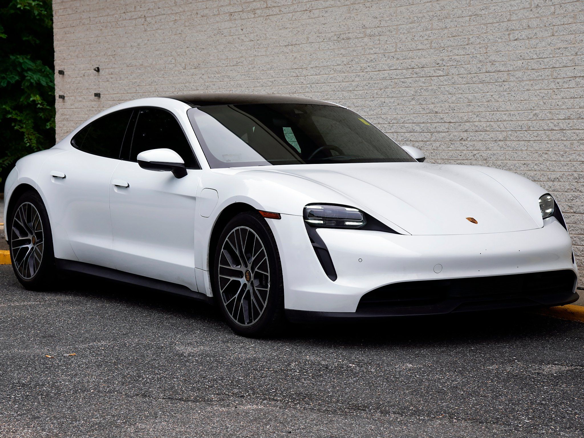 Used 2022 Porsche Taycan RWD image 10