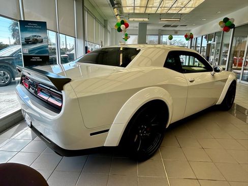 Used 2022 Dodge Challenger SRT Hellcat Redeye image 5