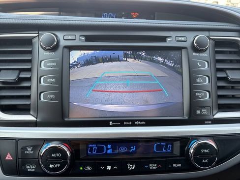 Used 2019 Toyota Highlander XLE AWD/4WD image 29