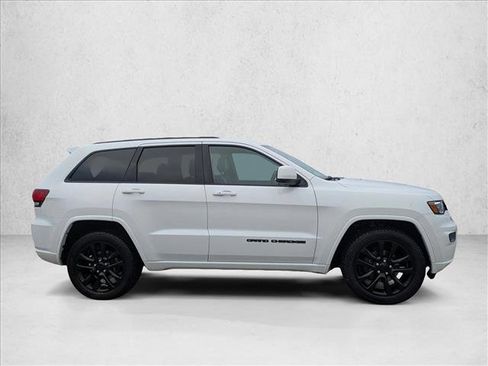 Used 2020 Jeep Grand Cherokee Altitude image 4