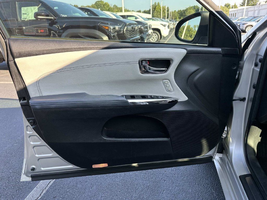 Used 2013 Toyota Avalon Limited FWD image 18