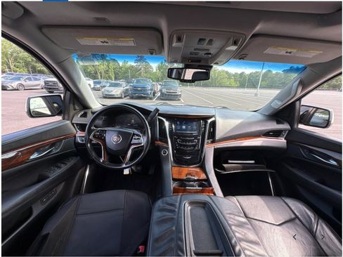Used 2015 Cadillac Escalade Luxury RWD image 5