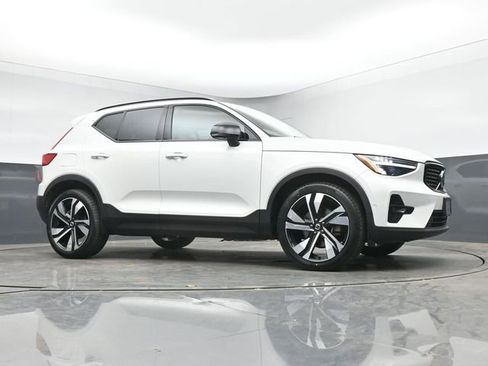 Used 2023 Volvo XC40 B5 Plus w/ Driver Assist Package AWD/4WD image 37