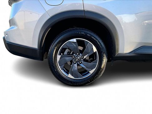 Used 2024 Nissan Rogue SV image 32