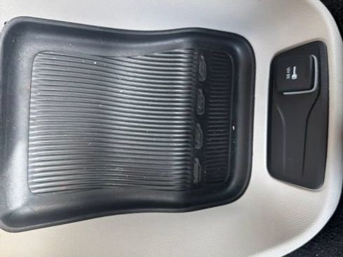 Used 2023 Chrysler Pacifica Touring-L FWD image 41