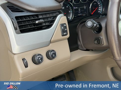 Used 2017 GMC Yukon SLT w/ Premium Edition AWD/4WD image 14