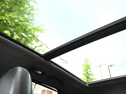 Used 2015 Porsche Cayenne Turbo AWD/4WD image 35