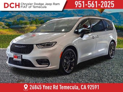 New 2026 Chrysler Pacifica Select