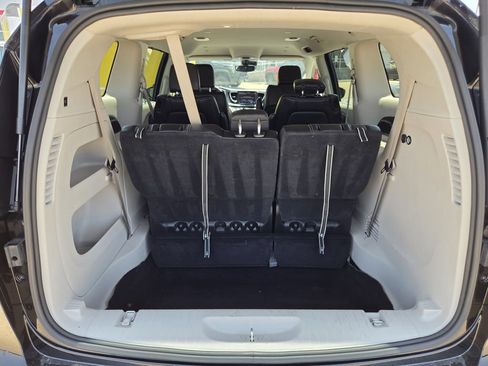 Used 2024 Chrysler Pacifica Touring-L FWD image 29