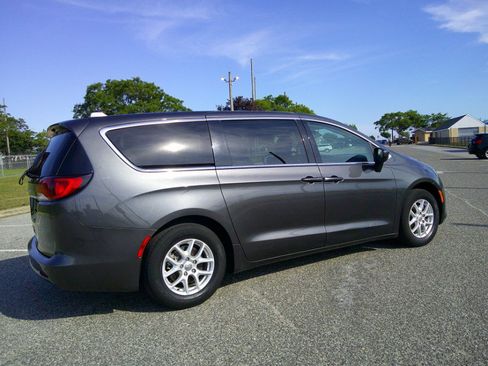 Used 2017 Chrysler Pacifica LX FWD image 6