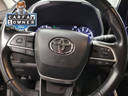 Used 2023 Toyota Highlander XLE AWD/4WD image 18