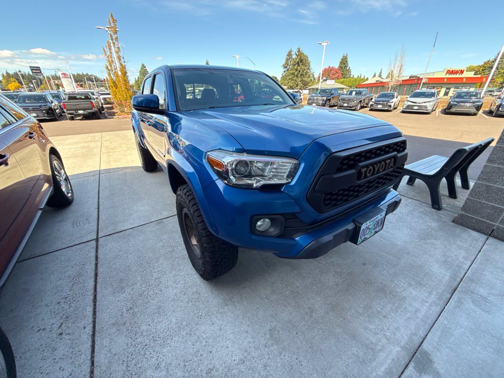 Certified 2017 Toyota Tacoma SR5 w/ Tow Package AWD/4WD image 3