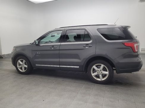 Used 2018 Ford Explorer XLT w/ Equipment Group 202A FWD image 3