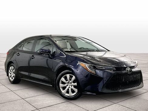 Used 2022 Toyota Corolla LE FWD image 2