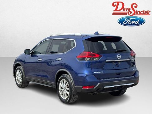 Used 2017 Nissan Rogue SV w/ SV Premium Package image 9