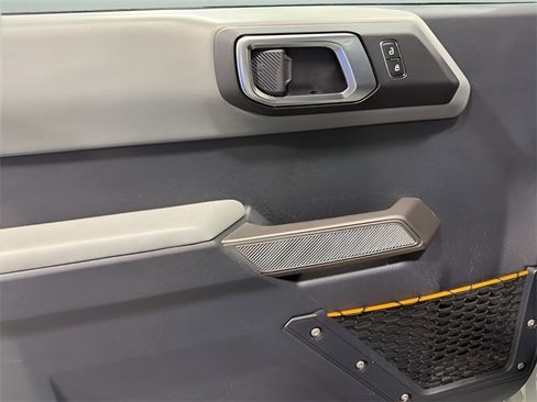 Used 2023 Ford Bronco Badlands image 9