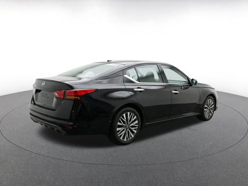 Used 2025 Nissan Altima 2.5 SV FWD image 9