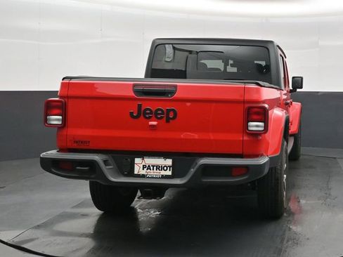 Used 2024 Jeep Gladiator Sport AWD/4WD image 8