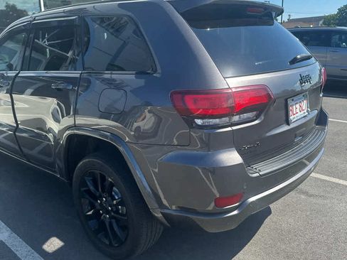 Used 2020 Jeep Grand Cherokee Altitude AWD/4WD image 11