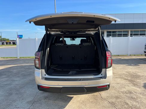 Used 2022 Chevrolet Tahoe LT w/ Luxury Package RWD image 13