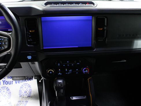 Used 2024 Ford Bronco Badlands image 17