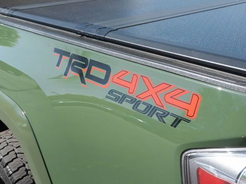 Used 2022 Toyota Tacoma TRD Sport w/ Black Out Package (TMS) image 8