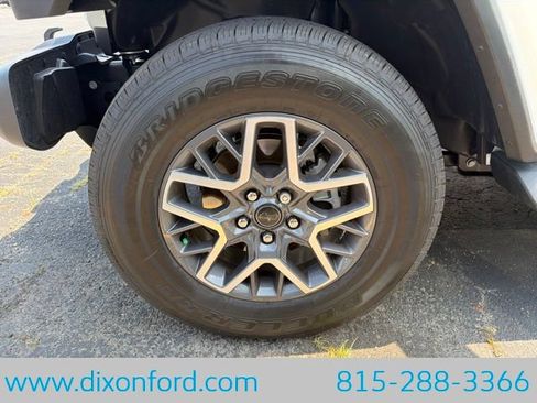 Used 2025 Jeep Wrangler Unlimited Sahara AWD/4WD image 11