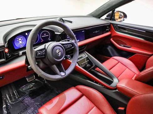 Used 2025 Porsche Macan Turbo Electric image 4