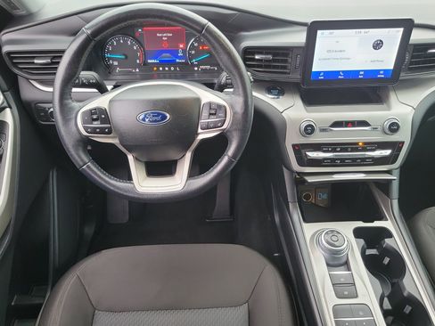 Used 2022 Ford Explorer XLT image 6