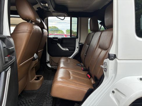 Used 2015 Jeep Wrangler Unlimited Sahara w/ Connectivity Group AWD/4WD image 25