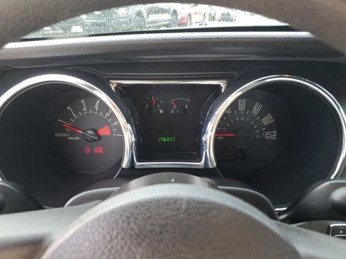 Used 2005 Ford Mustang Deluxe image 16