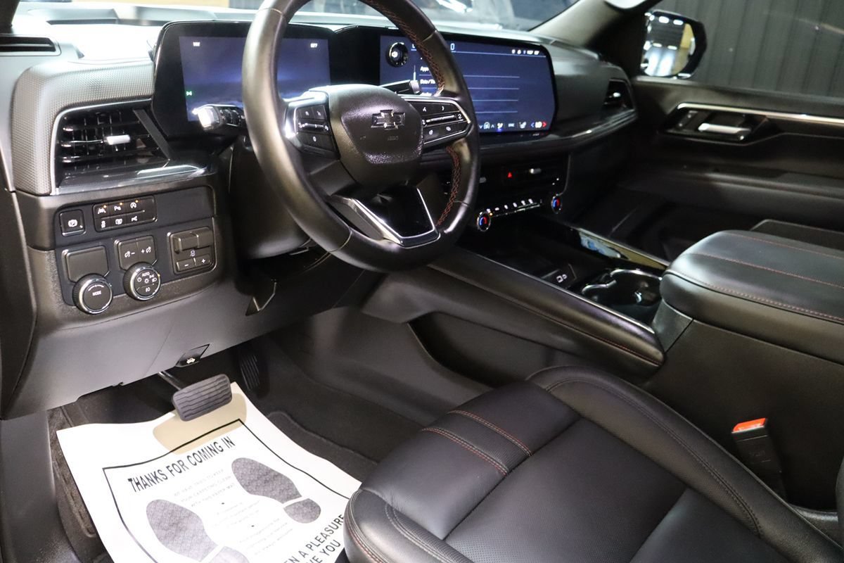 Used 2026 Chevrolet Suburban RST RWD image 39