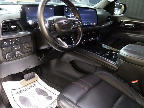 Used 2026 Chevrolet Suburban RST RWD image 39