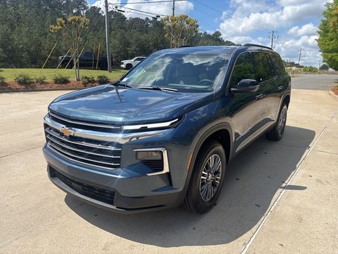 New 2026 Chevrolet Traverse LT FWD image 3