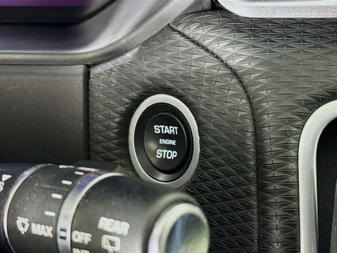 Used 2018 Land Rover Range Rover Velar R-Dynamic SE image 20