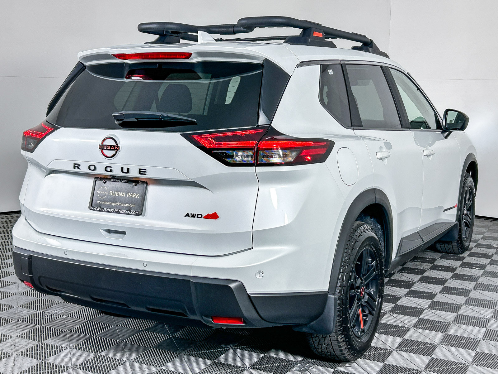 Used 2025 Nissan Rogue SV AWD/4WD image 8