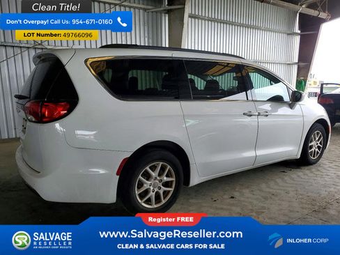 Used 2020 Chrysler Pacifica Touring image 4