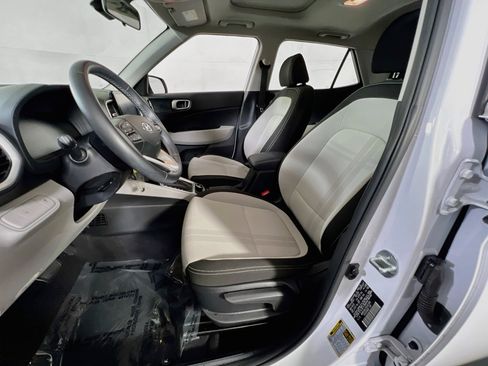Used 2023 Hyundai Venue SEL FWD image 19