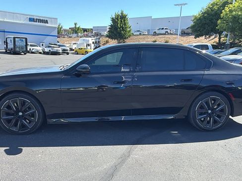 Used 2023 BMW 760i xDrive w/ Executive Package AWD/4WD image 8