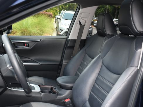 Used 2019 Toyota RAV4 Limited FWD image 13