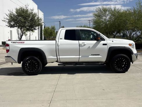 Used 2016 Toyota Tundra SR5 w/ Tow Package RWD image 2