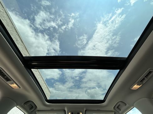 Certified 2024 Toyota Highlander Platinum AWD/4WD image 19