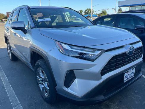 Used 2022 Toyota RAV4 XLE w/ Convenience Package AWD/4WD image 3